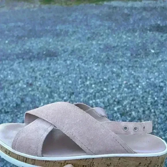 Marc Fisher Women’s Sandals Suede Blush Color Sz 9M - Picture 14 of 14